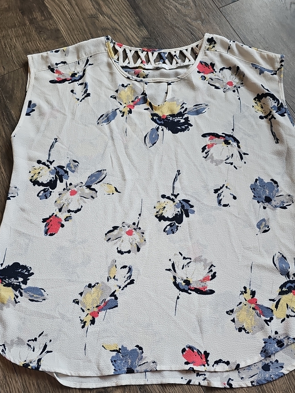 Maurices Cream Floral Sleeveless Top Lattice Back Medium Blouse Women